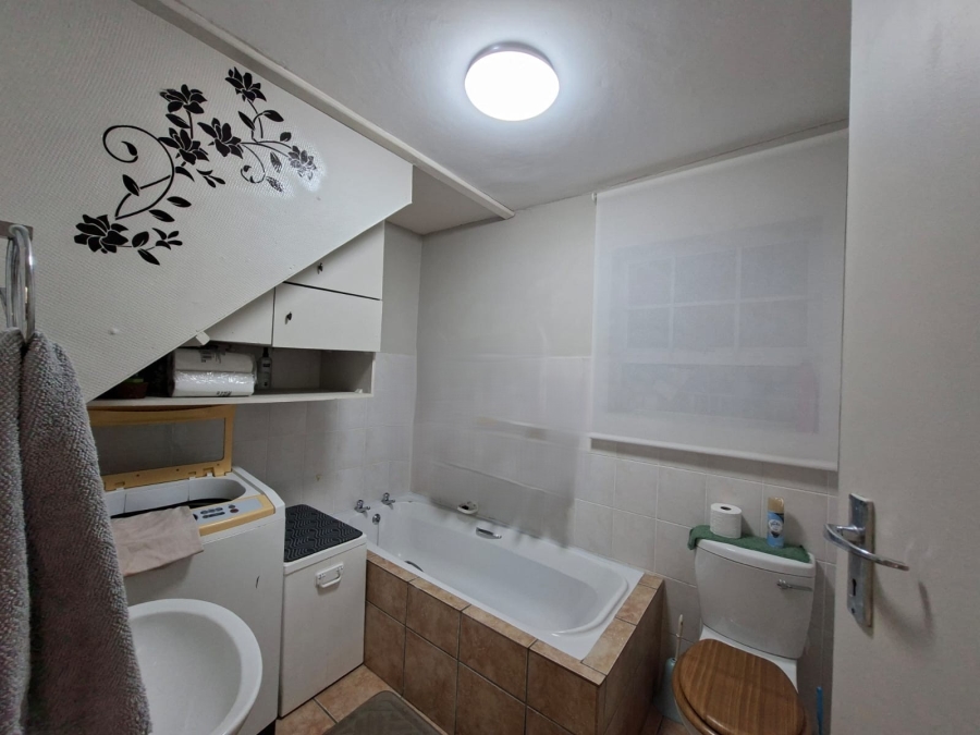 2 Bedroom Property for Sale in Hartenbos Central Western Cape